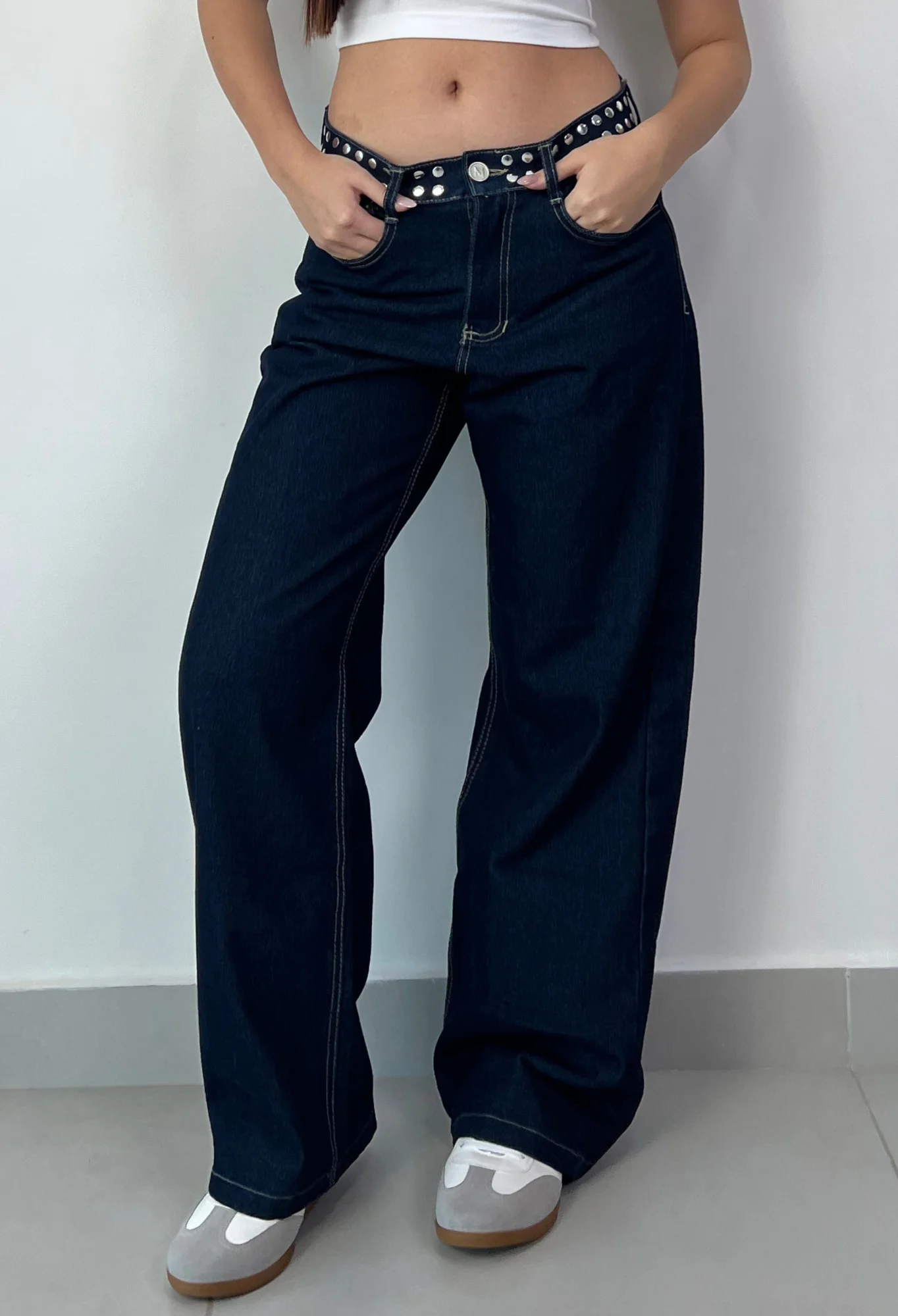 MIL727 PANTALON BRILLO WIDE ESTRELLA TACHAS RIGIDO