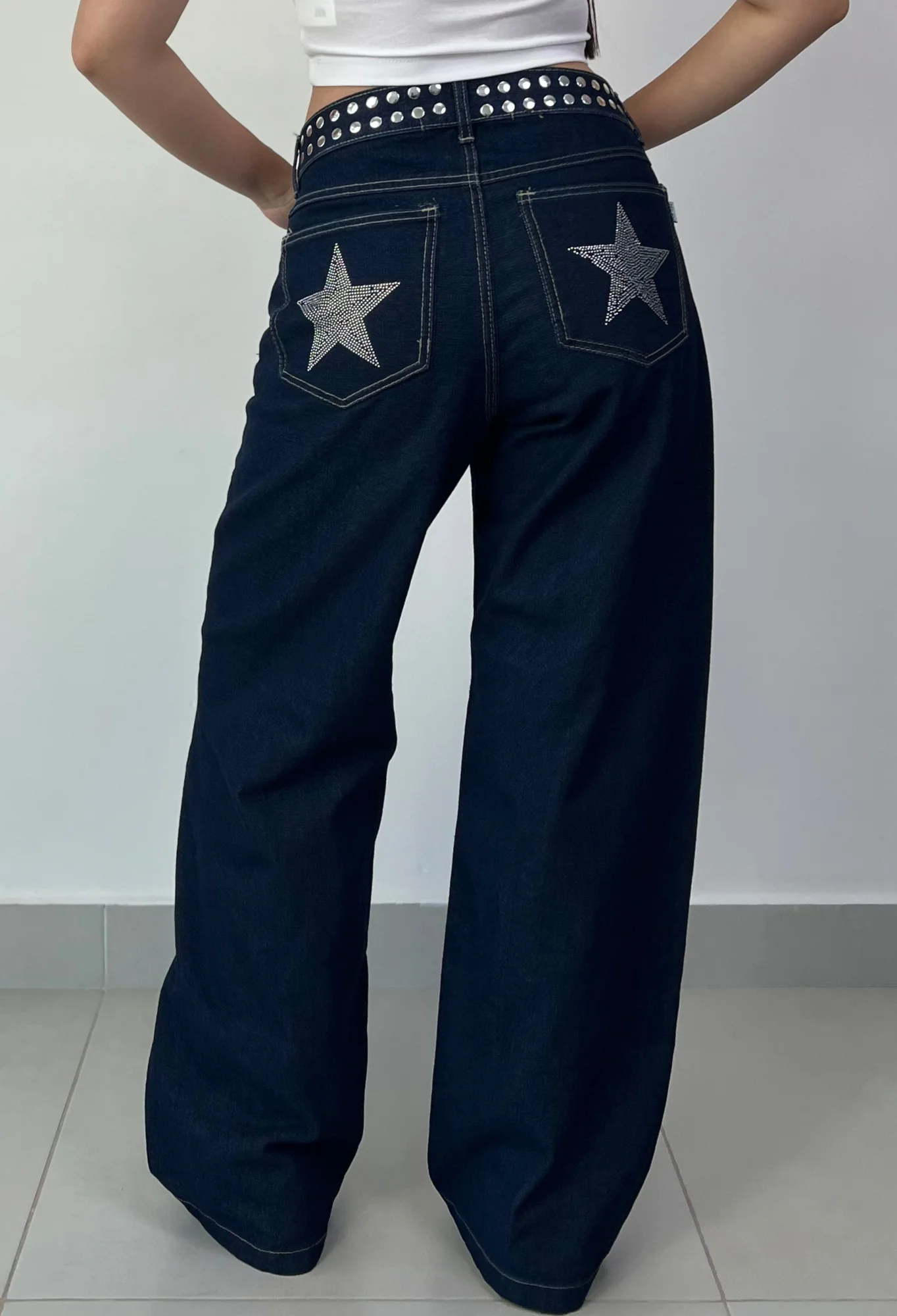 MIL727 PANTALON BRILLO WIDE ESTRELLA TACHAS RIGIDO — vista 3
