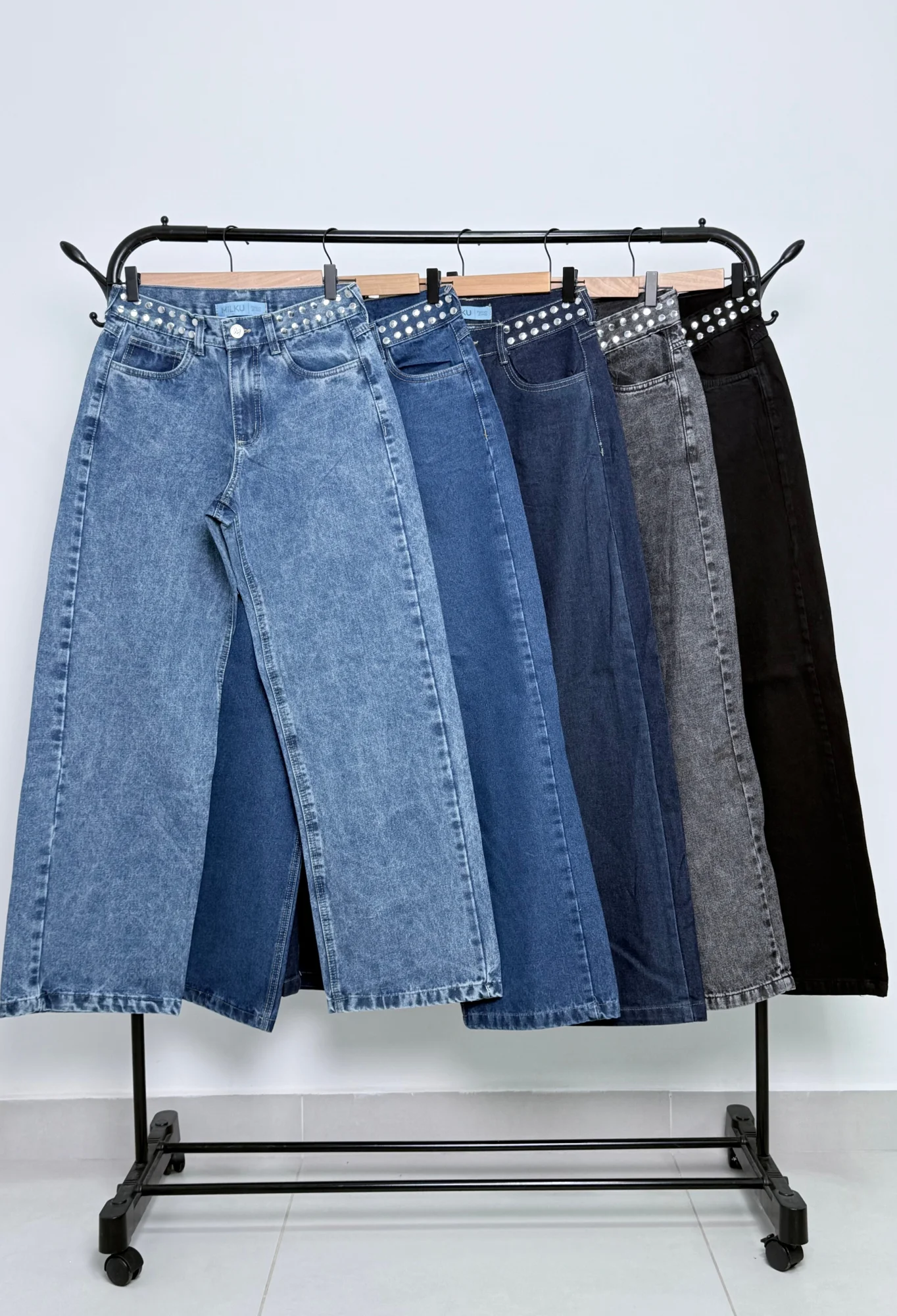 MIL727 PANTALON BRILLO WIDE ESTRELLA TACHAS RIGIDO — vista 4