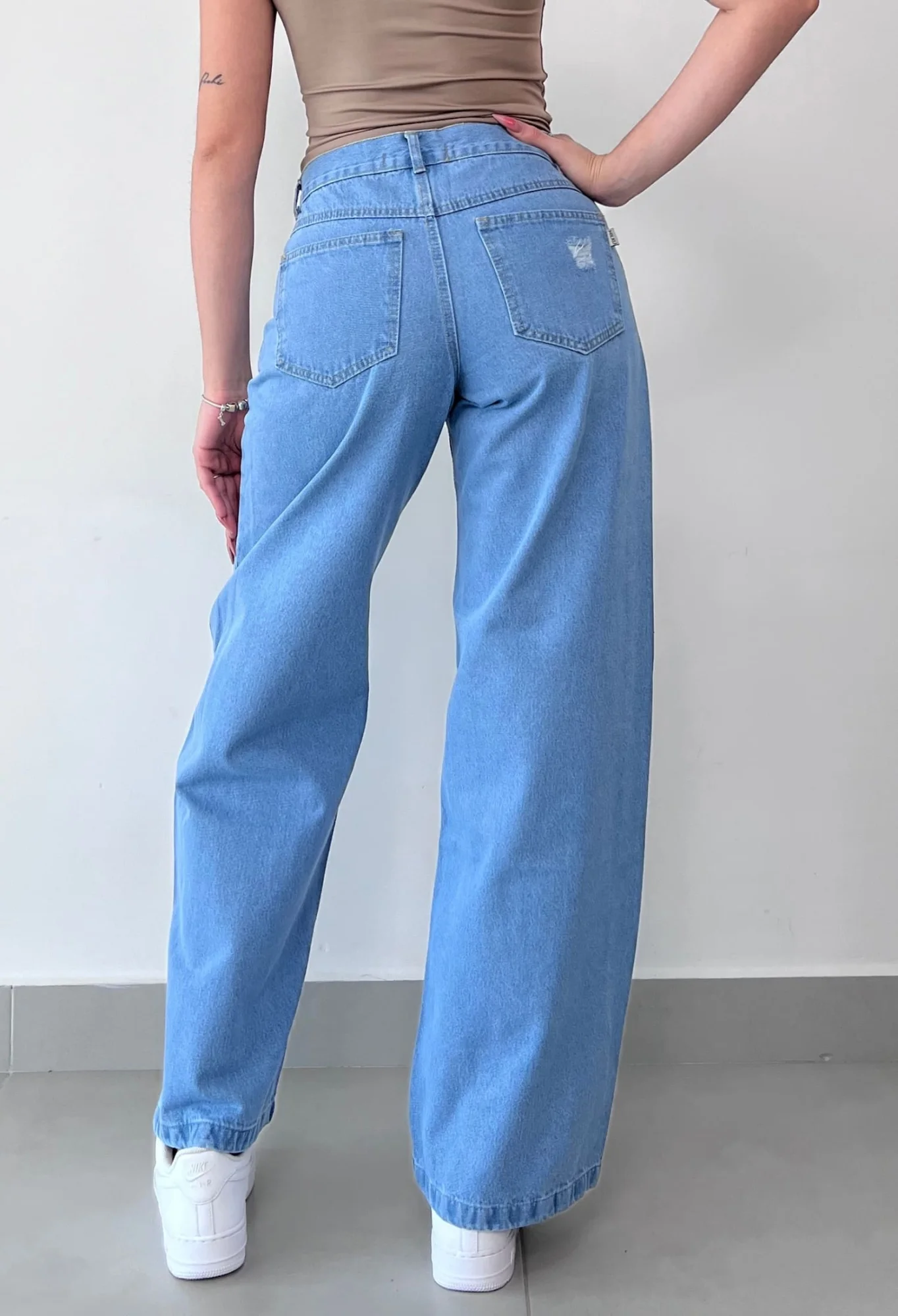 MIL703 - PANTALON RIGIDO WIDE RASGADO — vista 3